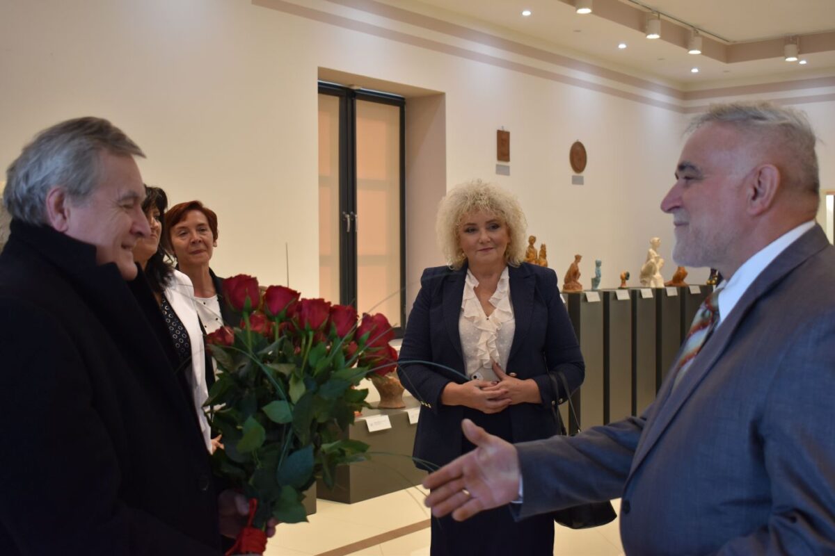 Dwie kobiety oraz mężczyzna