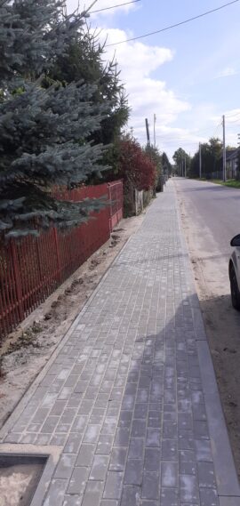 Ulica z chodnikiem