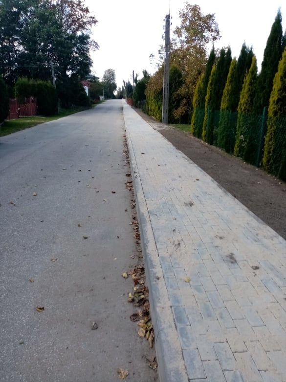 Ulica z chodnikiem