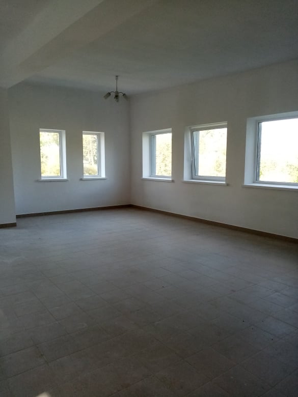 Wnętrze dużego pomieszczenia