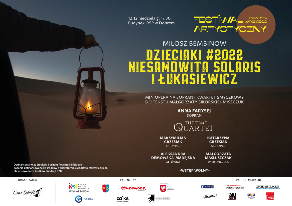 Plakat przedstawiający zaproszenie na program arystyczny, w tle pustynia i lampion trzymany w ręce.
