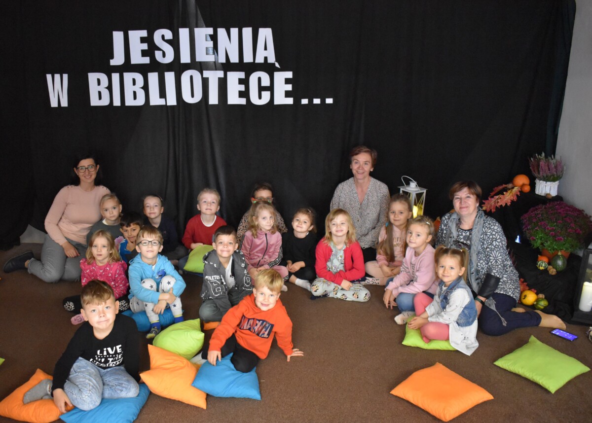 W czwartkowy ranek Gminna Biblioteka Publiczna przyjęła dwie grupy uczniów ze Szkoły Podstawowej im. Marii Kownackiej z Mlęcina.