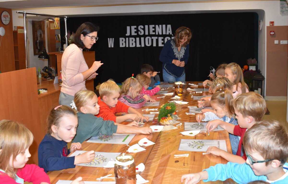 W czwartkowy ranek Gminna Biblioteka Publiczna przyjęła dwie grupy uczniów ze Szkoły Podstawowej im. Marii Kownackiej z Mlęcina.