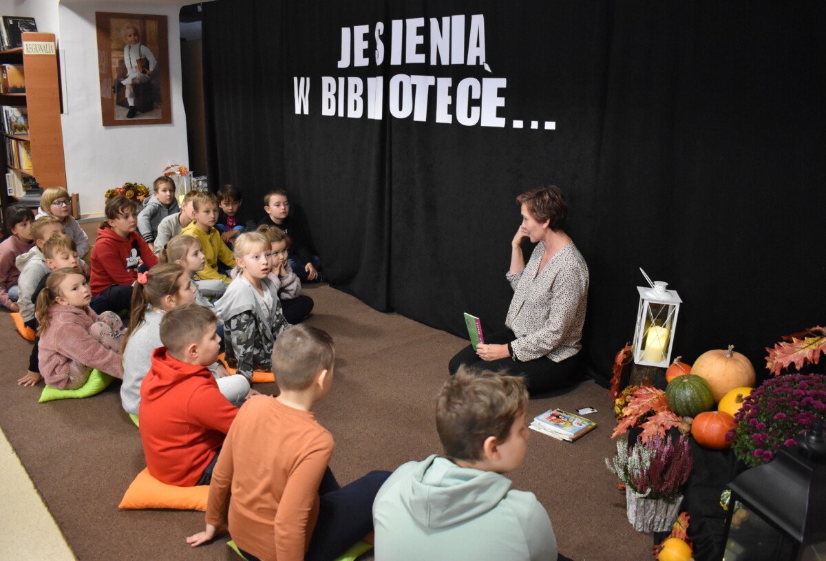 W czwartkowy ranek Gminna Biblioteka Publiczna przyjęła dwie grupy uczniów ze Szkoły Podstawowej im. Marii Kownackiej z Mlęcina.