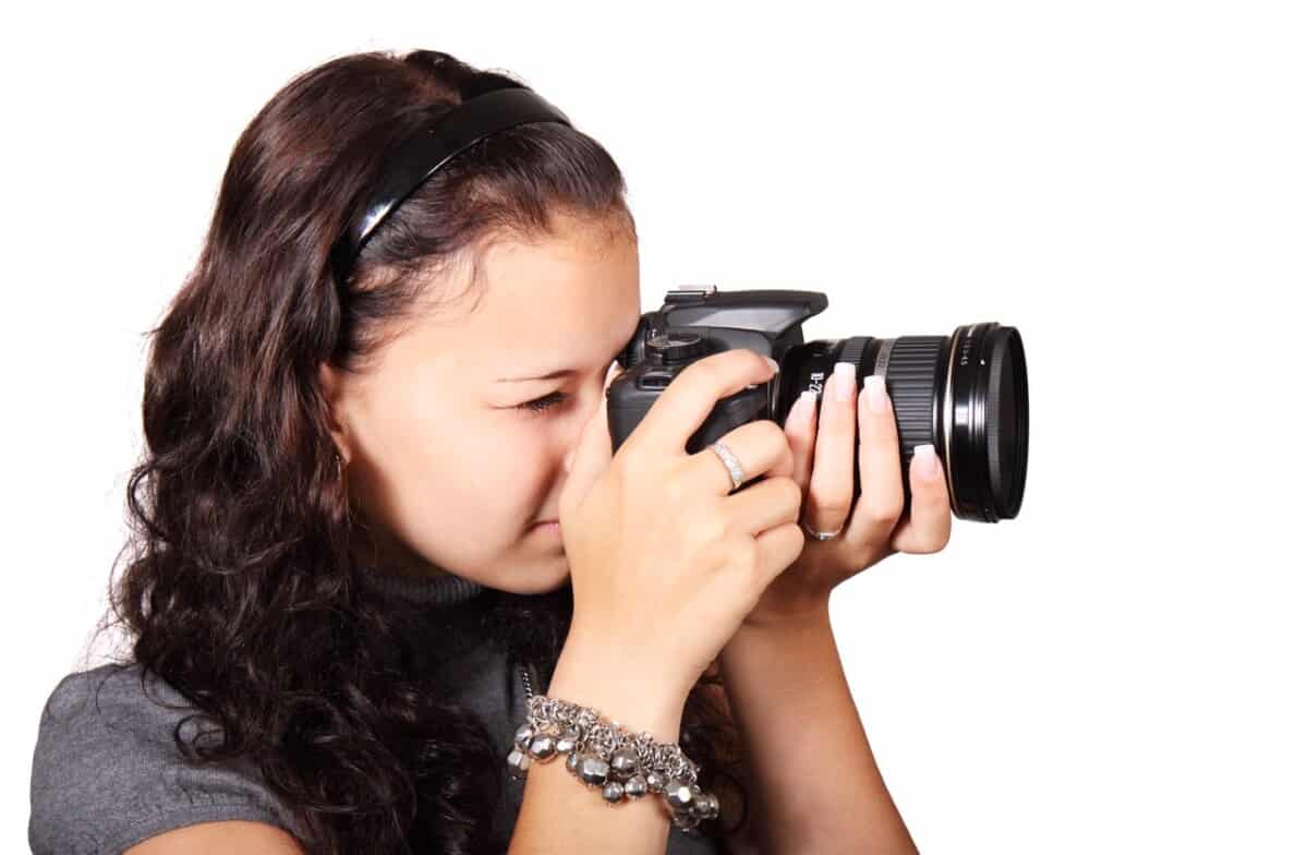 Wolna wysokiej rozdzielczości zdjęcia osoba, ludzie, dziewczyna, kobieta, technologia, aparat fotograficzny, fotografia, fotograf, odosobniony, zdjęcie, Slr, Płeć żeńska, piosenkarz, młody, obiektyw, sprzęt, ucho, nos, oko, okulary, śpiewanie, cyfrowy, fotografia, piękno, strzał, organ, sesja zdjęciowa, brązowe włosy, sprzęt audio, sens