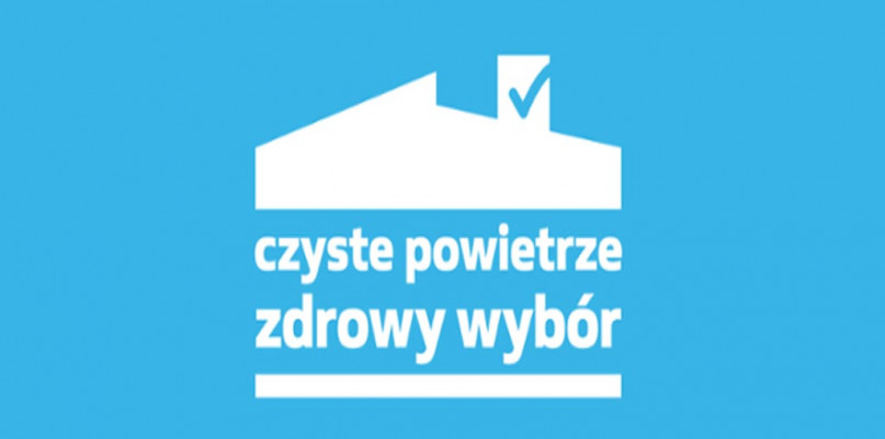 biały symbol domu i napis czyste powietrze na niebieskim tle