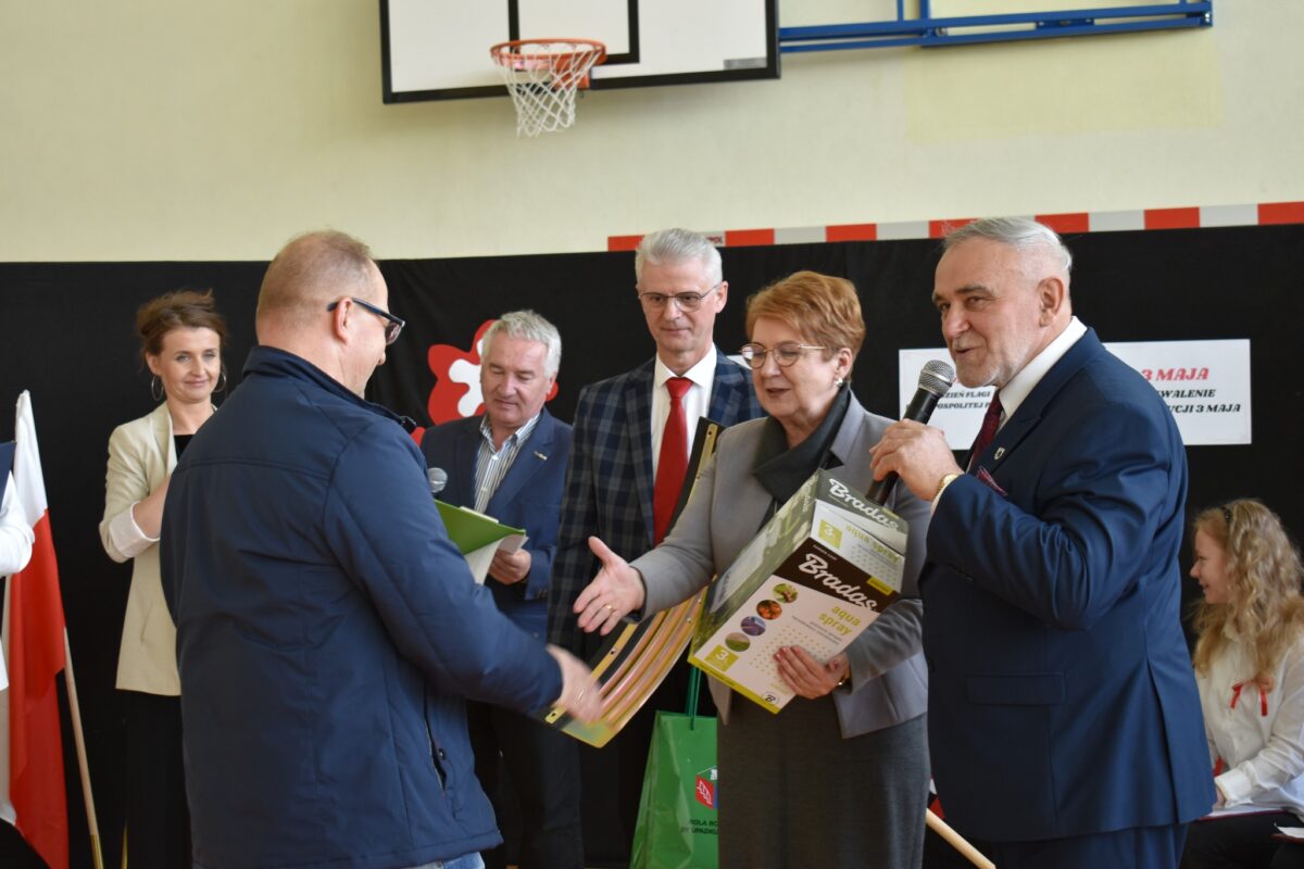 Kilka osób podczas rozmowy