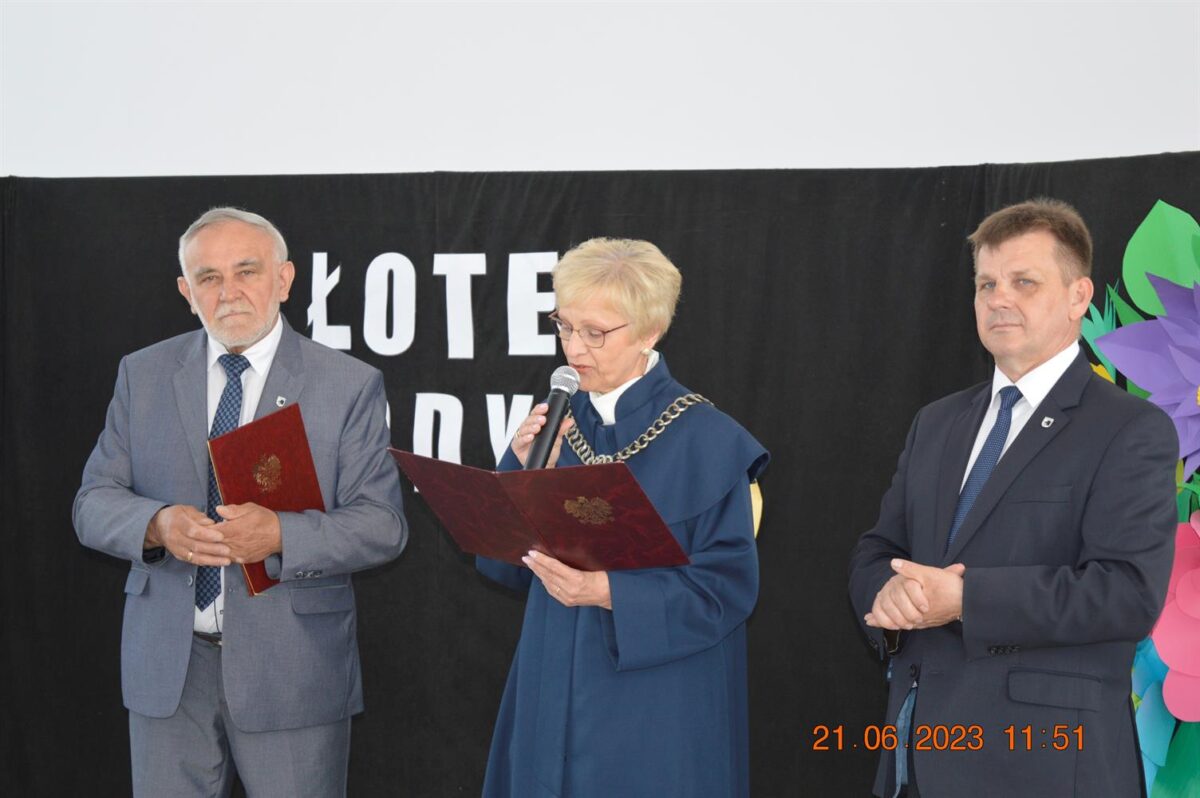 Dwóch mężczyzn oraz kobieta