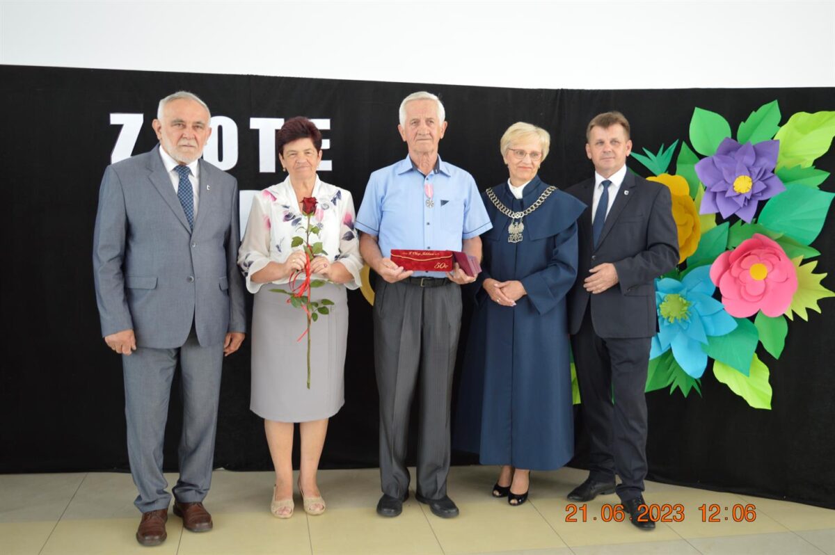 Dwoch mezczyzn i dwie kobiety