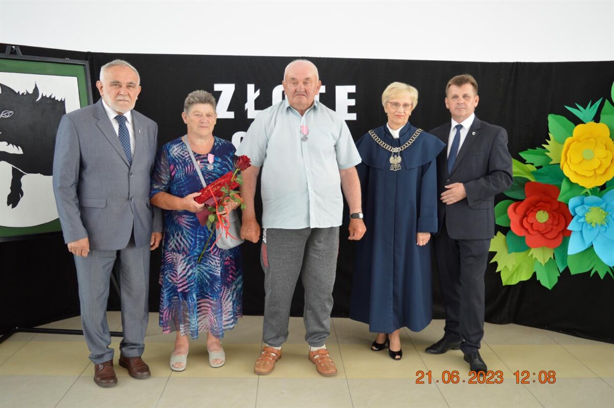 Dwoch mezczyzn i dwie kobiety