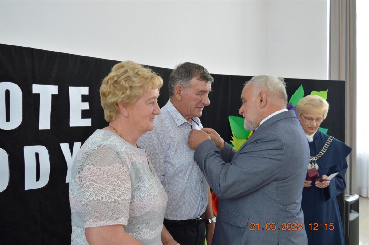 Dwoch mezczyzn i dwie kobiety
