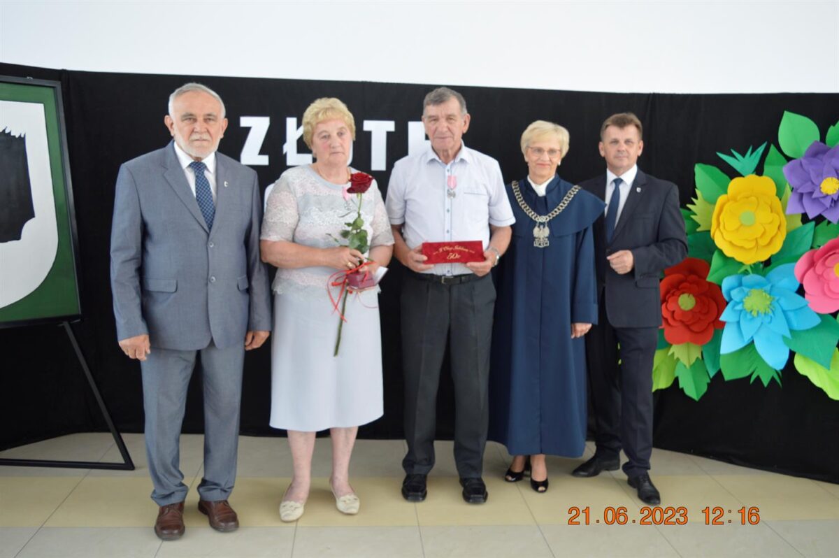 Dwoch mezczyzn i dwie kobiety