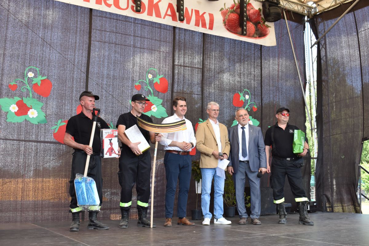 dziewczynka pokaz moda