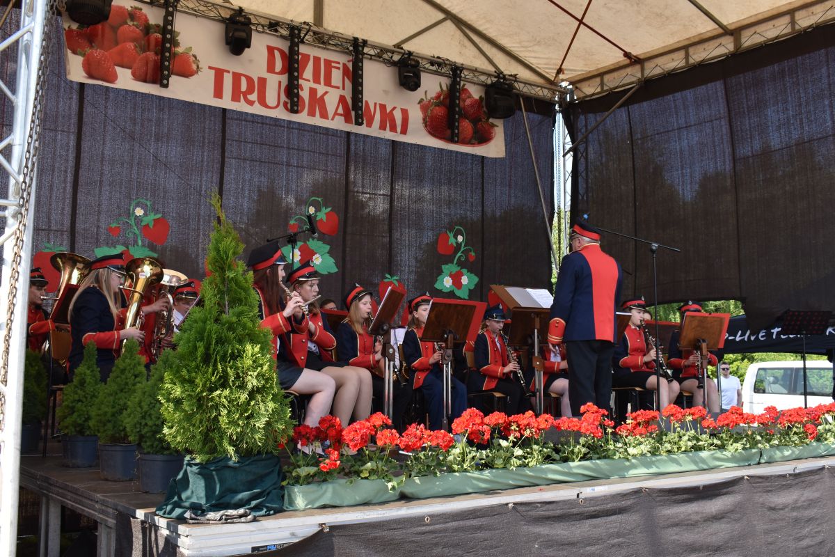 orkiestra dęta na scenie