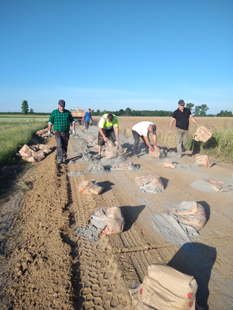droga, ciagnik pole niebo