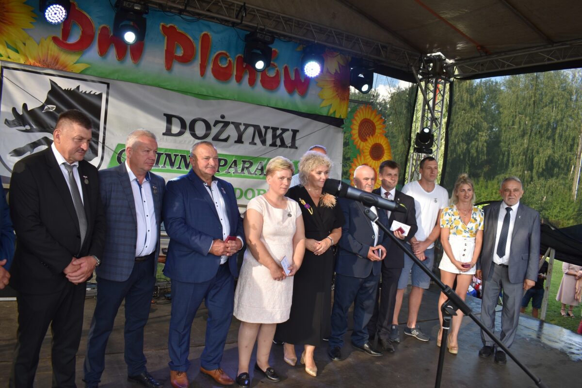 scena ludzie kwiaty nagrody