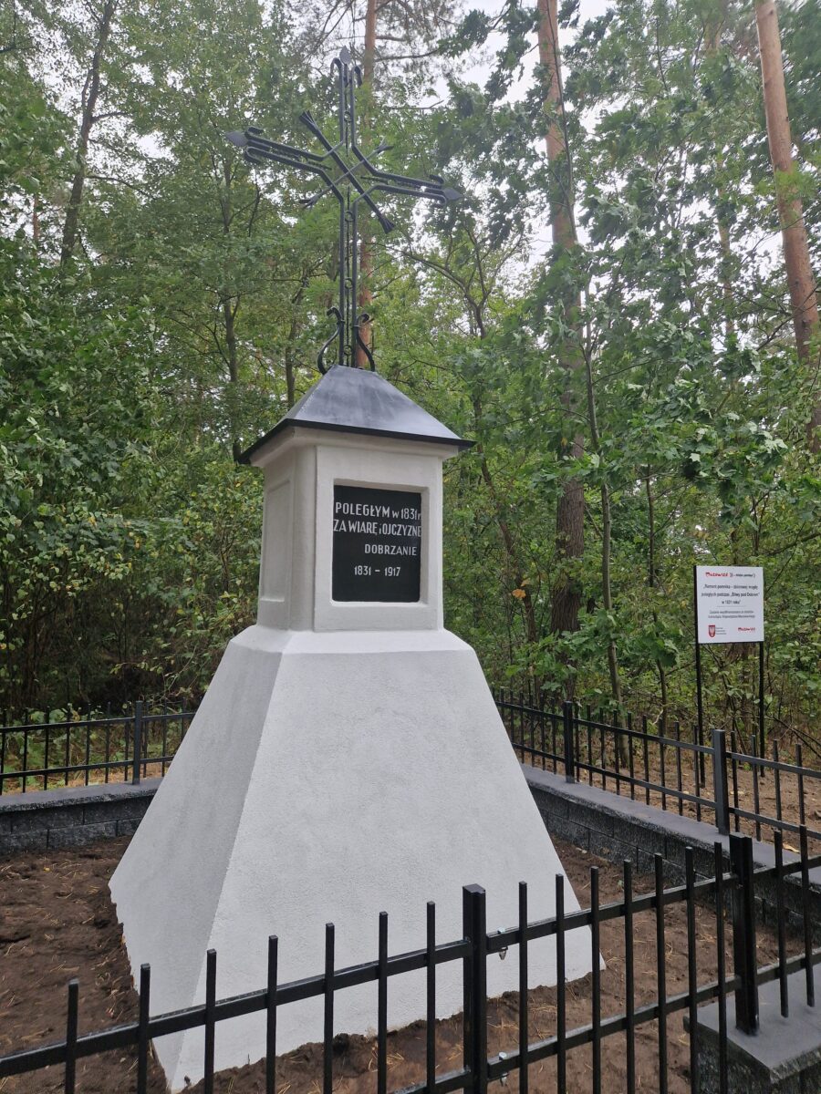 “Remont pomnika – zbiorowej mogiły poległych podczas “Bitwy pod Dobrem” w 1831 roku”