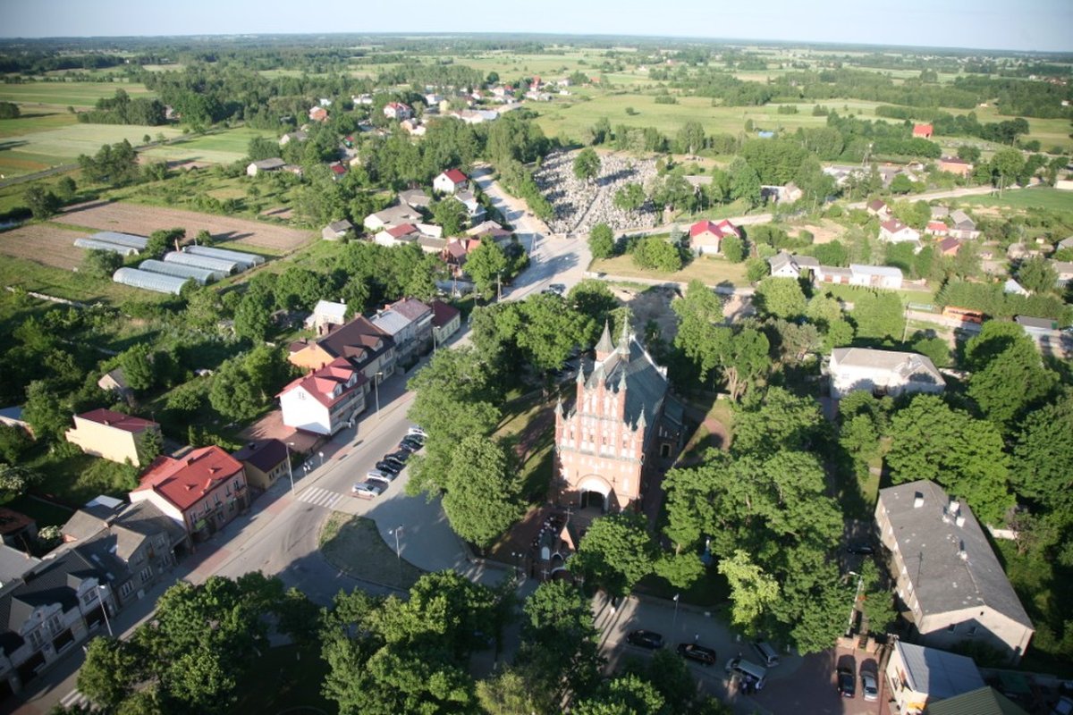 kosciol, park, widok z lotu ptaka