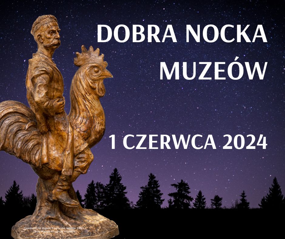 Na dole znajduje się drewniana statua przedstawiająca mężczyznę jadącego na kogucie, umieszczona na tle nocnego, rozgwieżdżonego nieba. występowali tam także napisy „Dobra Nocka Muzeów” oraz „1 czerwca 2024”, „powinny być terminy wydarzeń kulturalnych”.